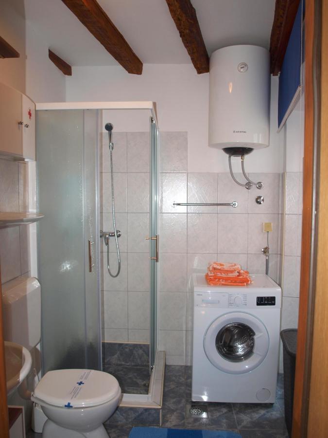 Apartment 52 로비니 외부 사진